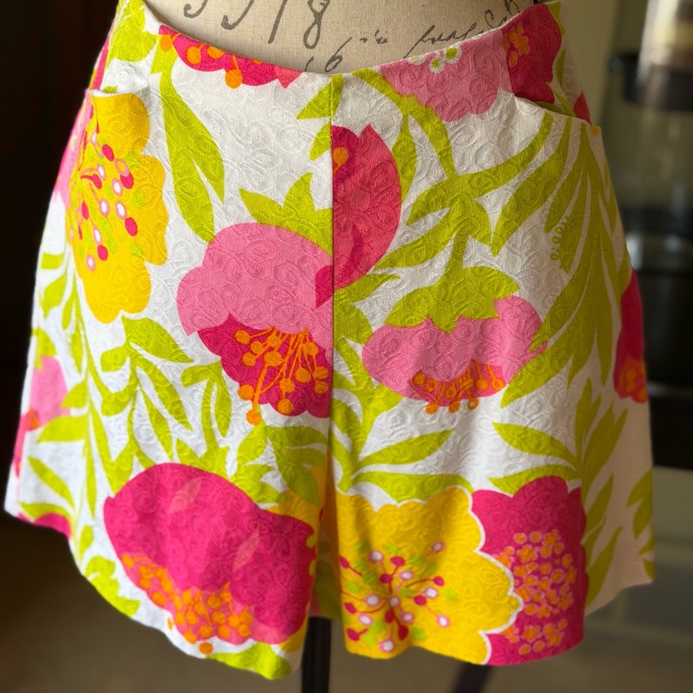 Lilly Pulitzer Haley floral shorts jacquard, classic white "Skies of Blue" print
